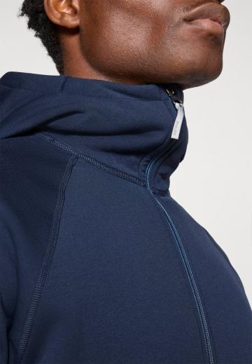 Спортивная кофта