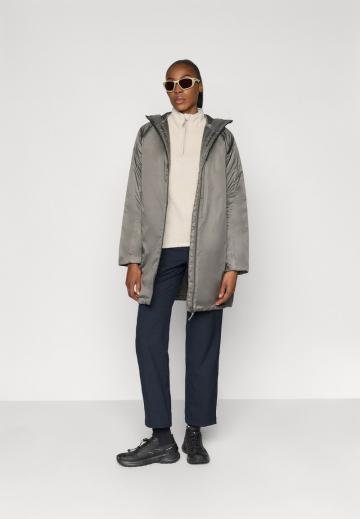 Спортивная куртка