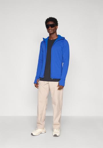 Спортивная кофта