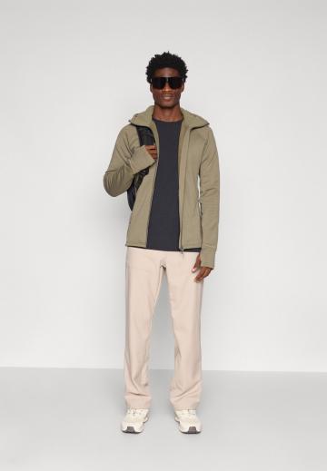 Спортивная кофта