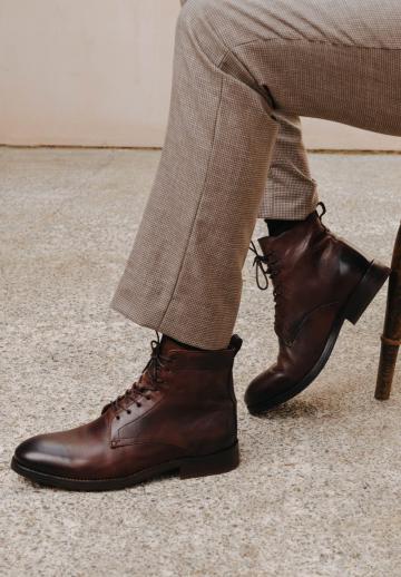 Ботинки на шнуровке