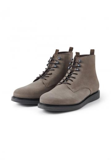 Ботинки на шнуровке