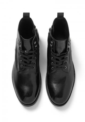 Ботинки на шнуровке