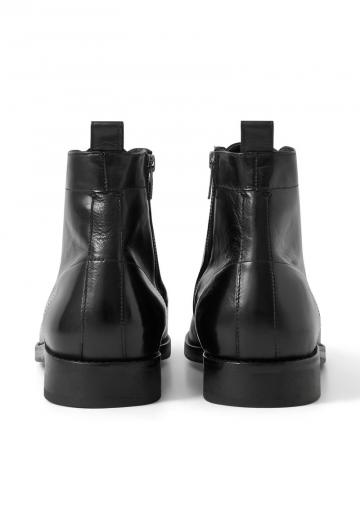 Ботинки на шнуровке