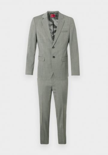 Костюм