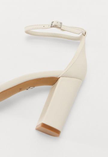 Гандбольные кроссовки