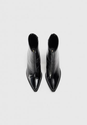 Высокие сапоги