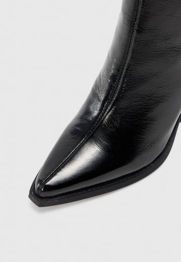 Высокие сапоги