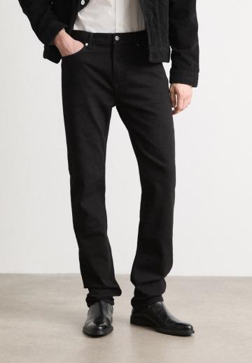 Узкие джинсы