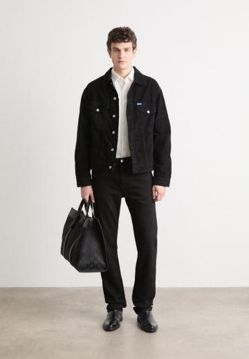 Узкие джинсы