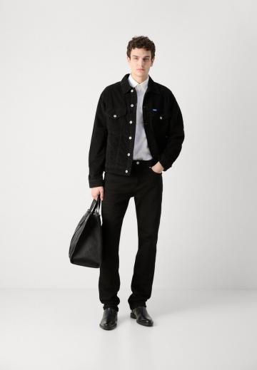 Узкие джинсы