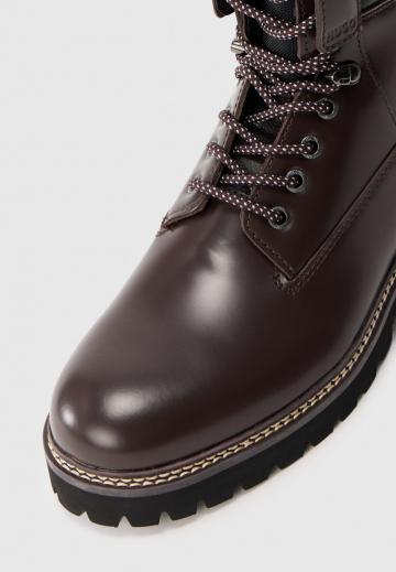 Ботинки на шнуровке