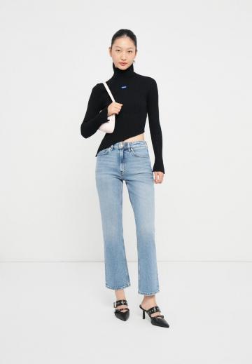 Клешеные джинсы