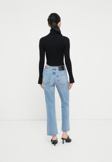 Клешеные джинсы