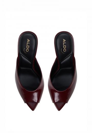 Босоножки на каблуке