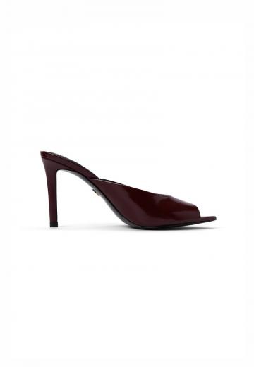 Босоножки на каблуке