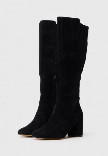 Высокие сапоги