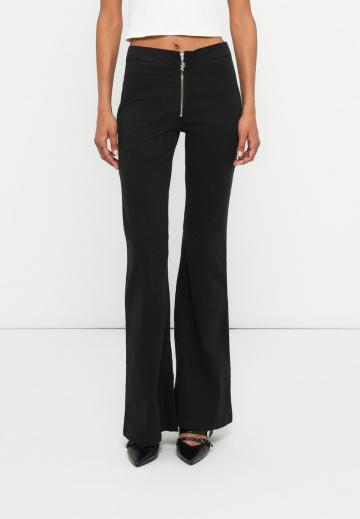 Узкие джинсы