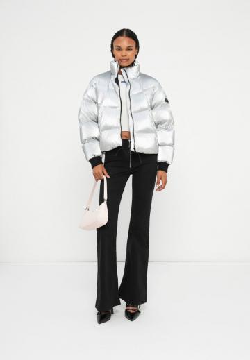 Узкие джинсы