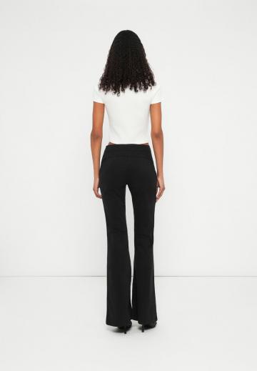 Узкие джинсы