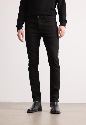 Узкие джинсы