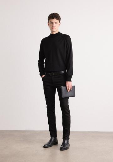 Узкие джинсы