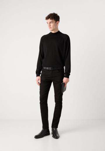 Узкие джинсы