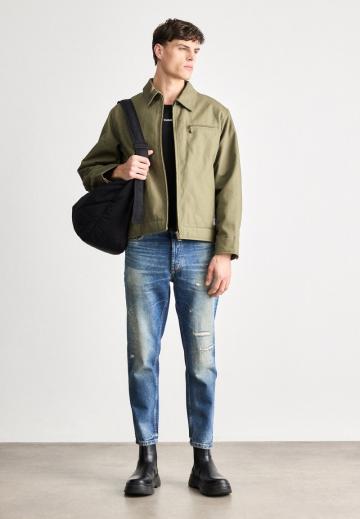 Узкие джинсы