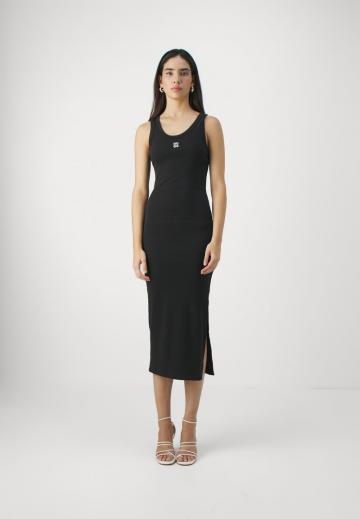 Платье футляр