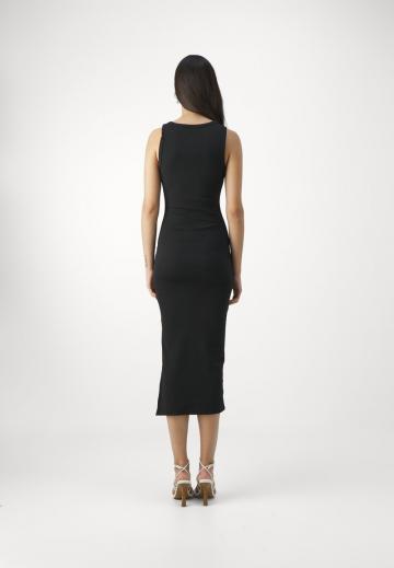 Платье футляр