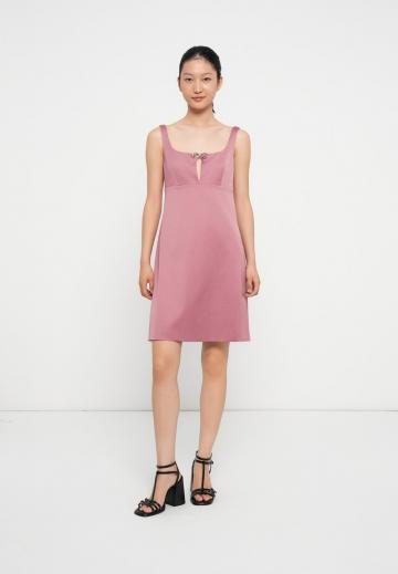 Короткое платье