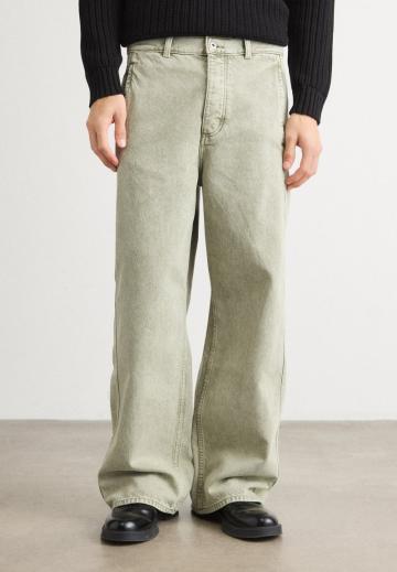 Прямые джинсы