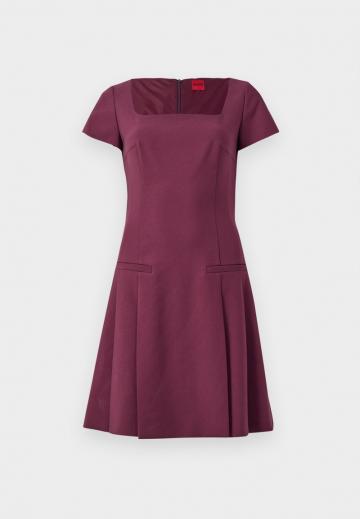 Короткое платье