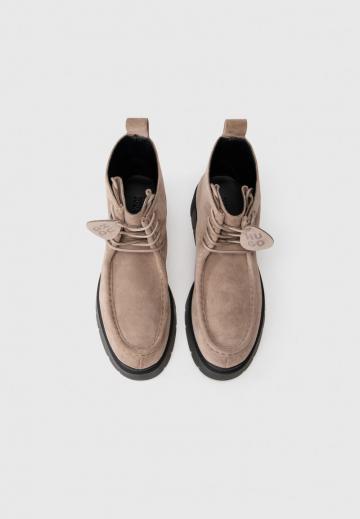 Ботинки на шнуровке