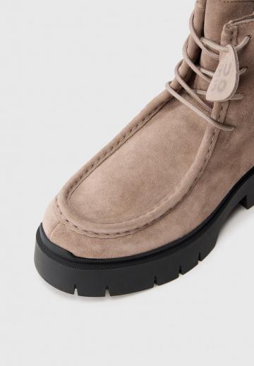 Ботинки на шнуровке