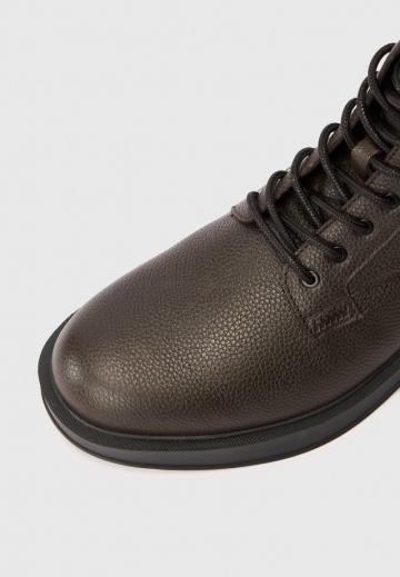 Ботинки на шнуровке