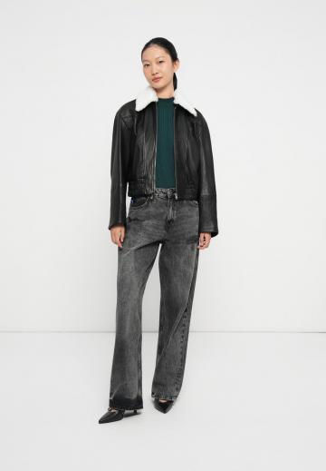 Короткая куртка