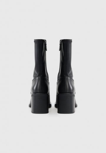 Высокие сапоги