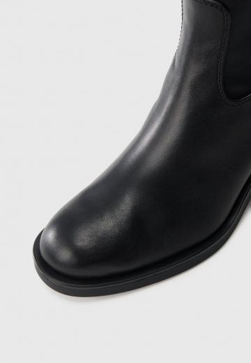 Высокие сапоги