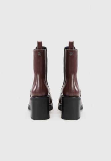 Высокие сапоги