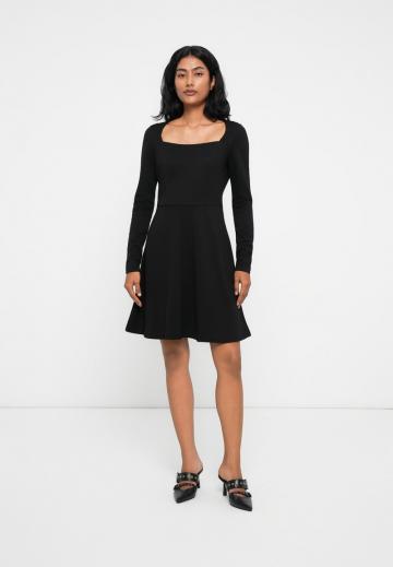 Короткое платье