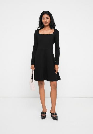 Короткое платье