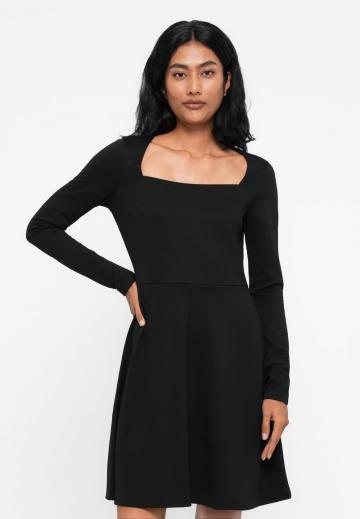 Короткое платье