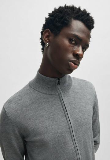 Вязаная кофта