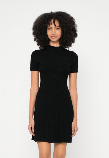 Вязаное платье