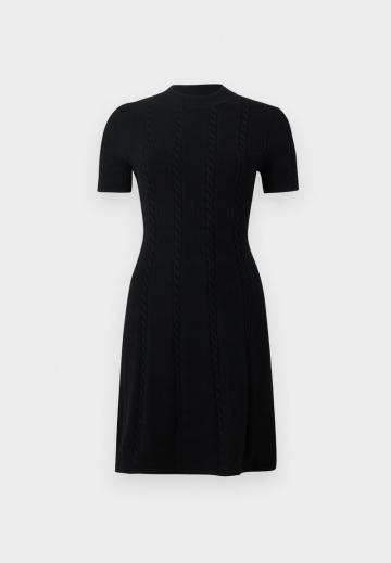 Вязаное платье