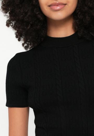 Вязаное платье