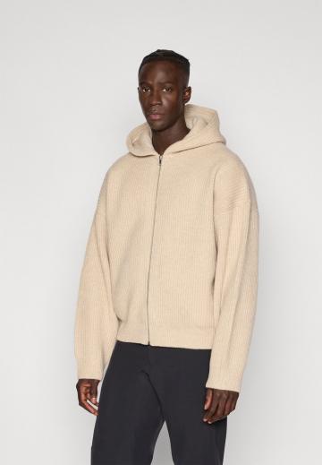 Спортивная кофта