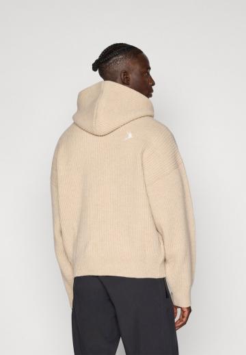 Спортивная кофта