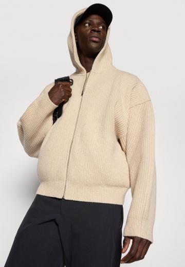 Спортивная кофта